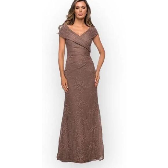 NWOT La Femme Lace Wedding Gown in Brown - Picture 1 of 6